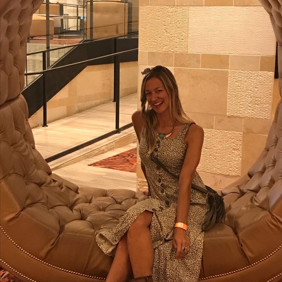 Meet your Posher, Laura - Picture 2 of 3